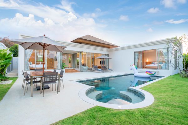 Cost of Pool Deck Pouring in Anaheim